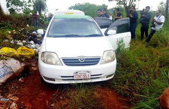 el-taxi-de-mario-soto-gonzalez-quien-se-quito-la-vida-dentro-del-vehiculo-luego-de-degollar-a-su-expareja-la-costurera-emilia-josefina-gonzalez-mart-192857000000-1713739.jpg