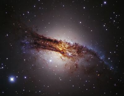 Centaurus A es uno de los objetos mejor estudiados en el cielo nocturno del Hemisferio Sur, desde que fue descubierta en 1826.