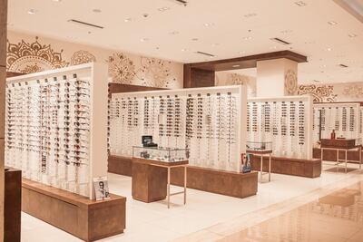 Variedad de lentes de sol, en modelos y marcas, para todos los gustos.