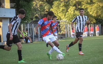 Cerro y Libertad comparten la cima con siete partidos ganados, dos empates y una derrota