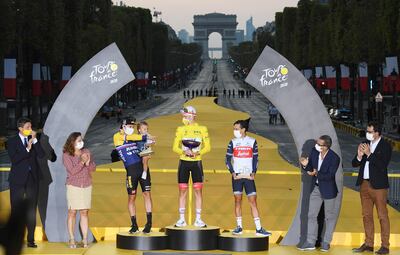 El joven esloveno Tadej Pogacar subió a lo más alto del podio en París, al ganar el Tour 2020 .