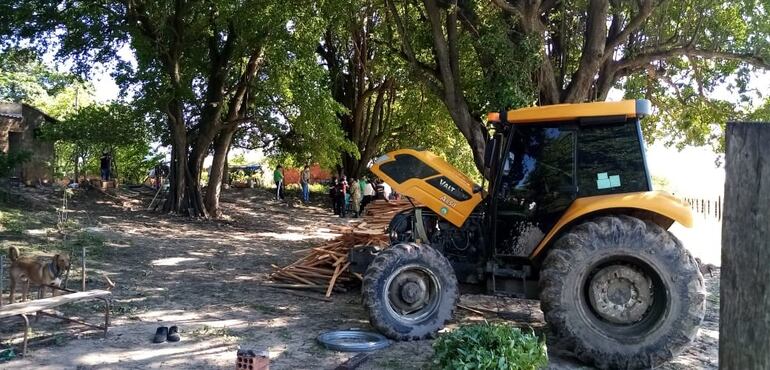 La propiedad cuenta con maquinaria para avanzar en la destrucción del medio ambiente, denunciaron.