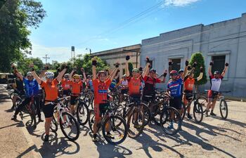 Un grupo de ciclista realizaron el reconocimiento del circuito que se habilitará para la competencia