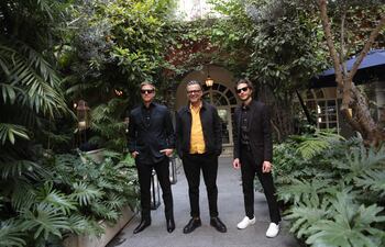 Paul Banks, Sam Fogarino y Daniel Kessler, integrantes del grupo de rock Interpol, en un hotel de la Ciudad de México.