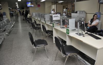 Foto del 12 de noviembre del 2019. Sillas vacías en la Dirección de Recaudaciones, debido a que el sistema del consorcio TX cayó. Contribuyentes no pudieron  pagar sus impuestos.