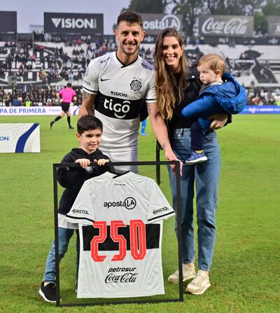Alejandro Daniel Silva González (32 años) fue distinguido por llegar a 250 partidos en Olimpia.