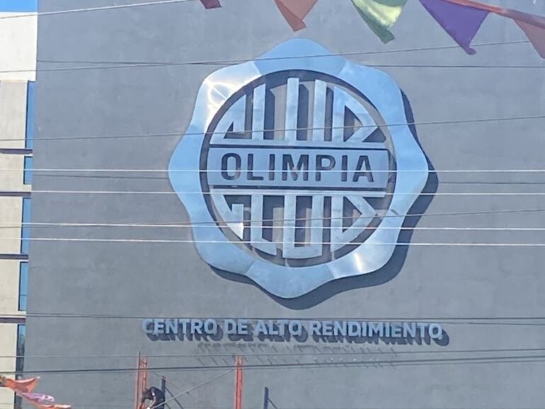 La nueva directiva de Miguel Cardona eliminó el nombre de Ing Marco Trovato al Centro de Alto Rendimiento.