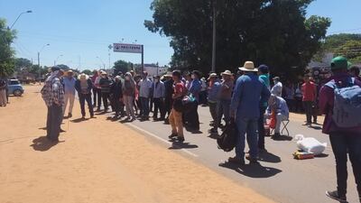 Los manifestantes cerraron la ruta frente al Hospital de Santa Rosa del Aguaray.