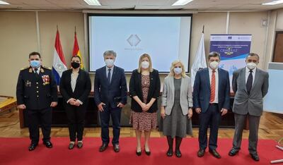 La fiscala general del Estado Sandra Quiñónez (c.), en la reunión de capacitación sobre delitos relacionados al Crimen Organizado Trasnacional, iniciado este martes.