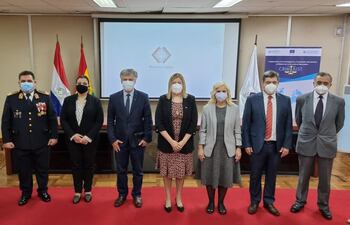 La fiscala general del Estado Sandra Quiñónez (c.), en la reunión de capacitación sobre delitos relacionados al Crimen Organizado Trasnacional, iniciado este martes.