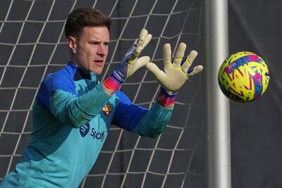 El portero alemán del FC Barcelona, Marc-André ter Stegen, durante el entrenamiento que realiza la plantilla barcelonista para preparar el próximo partido de liga que disputarán este sábado ante el Girona FC en el Estadi Municipal de Montilivi.EFE/ Alejandro García