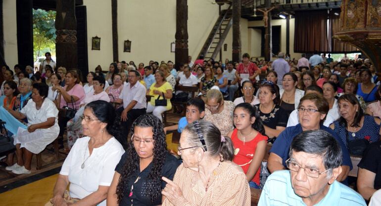 La feligresía que participó del novenario en el templo parroquial. Hoy está convocada a vivir la fe y proyectarla a la comunidad. Habrá dos misas para facilitar la mayor presencia de fieles.