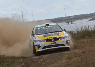 Fretes y Méndez abren el Rally de Carmen del Paraná, para autos de tracción sencilla.