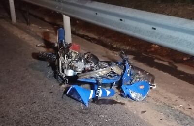 Estado en que quedó la motocicleta tras el choque.