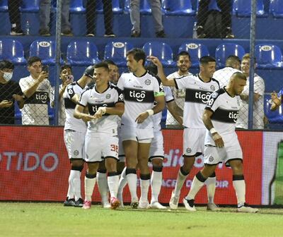 Olimpia goleó el lunes a Luqueño