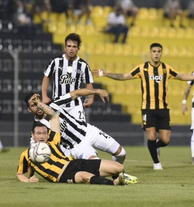 Guaraní y Libertad empataron en el Rogelio Livieres 2-2