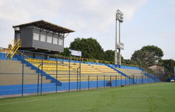 Vista de la zona de Preferencia del estadio Martín Torres, la casa del Sportivo Trinidense.
