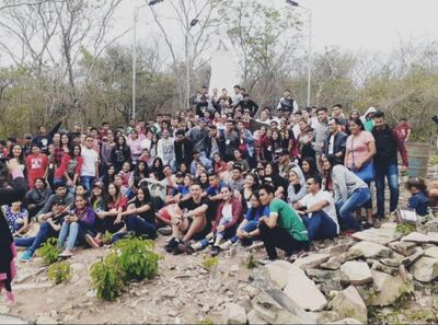 En un momento del encuentro, los participante se congregaron en la cima de uno de los cerros "Los 3 hermanos" donde esta erigida una gigantesca estatua de la virgen de Caacupé.