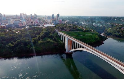 Empresarios piden respaldo sanitario en Ciudad del Este para responder a eventuales picos en los contagios del covid-19, con reapertura prevista del Puente de la Amistad.