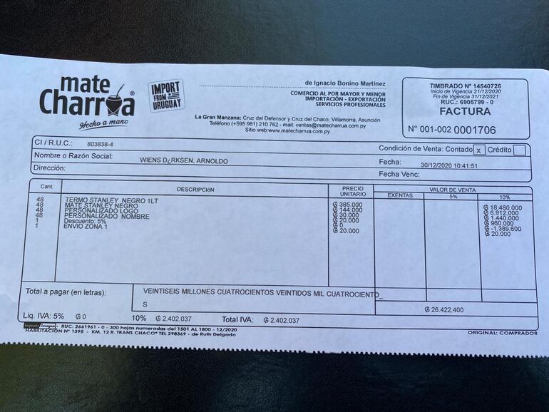 Factura emitida a nombre del Ministro Wiens, por la compra de termos y guampas. 