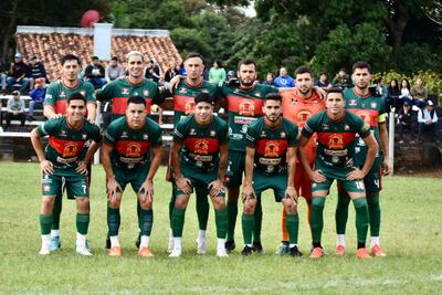 Integrantes del equipo de Cordillerano Central que le ganó 3-1 en su propia cancha al Comandante Lara en el clásico  de la Liga Caraguatay de Deportes.
