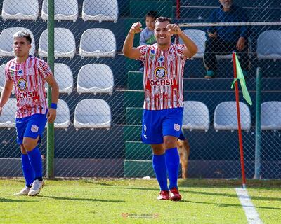 El atacante Jorge  Quintana  celebra el primer tanto del “rayadito”, en el triunfo de ayer sobre Guaraní de Trinidad. (Foto: @SanLorenzo1930)