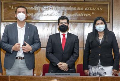 Raúl Latorre (c), titular de la Comisión Permanente; Juan Carlos Galaverna, secretario, y la diputada Medina.