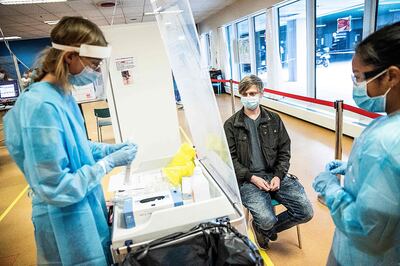 Países de todo el mundo intensifican las pruebas de covid-19 en la población como parte de las estrategias de  combate a la pandemia generada por el nuevo coronavirus.