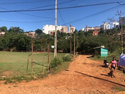 Esta cancha del barrio San Rafael estaba inundada semanas atrás.