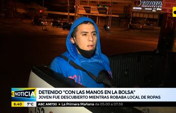 Joven fue detenido con las manos en la bolsa