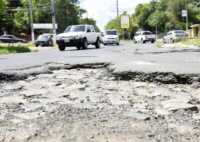 Varias vías de Lambaré están en pésimo estado. Tal es el caso de la Avda. Luis María Argaña y Las Palmas. La avenida Cacique Lambaré también está en estado ruinoso.