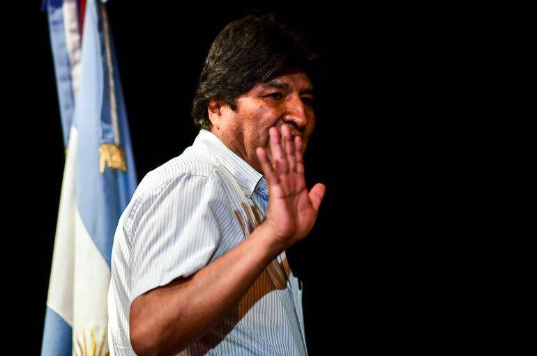 El expresidente de Bolivia, Evo Morales, a su llegada a Argentina. Permanecerá en el país en calidad de refugiado. 