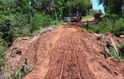 Camino rehabilitado mediante la unión  de un grupo de colonos y el MOPC.