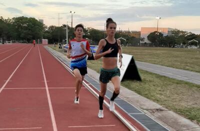 Los hermanos Bruno (18 años) y Leticia Añazco (26) fueron los corredores que más kilómetros sumaron. Foto: Gentileza.