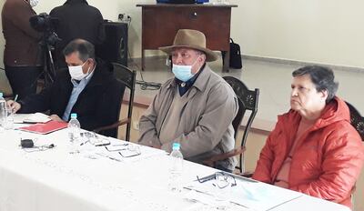 Autoridades del Departamento de Caaguazú junto con el ministro del Interior, Euclides Acevedo.