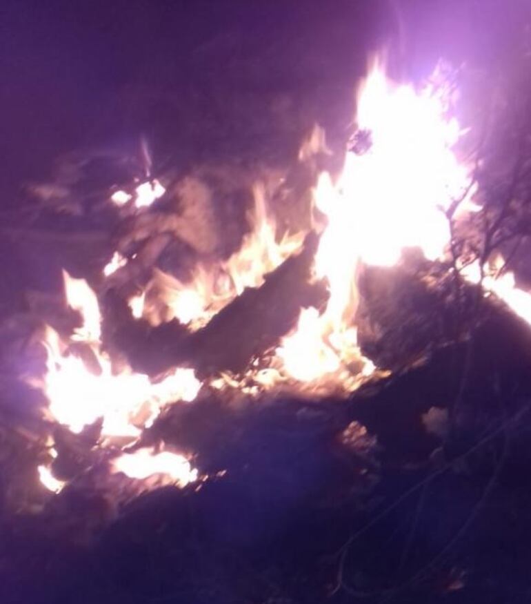 La aeronave ardió en llamas.