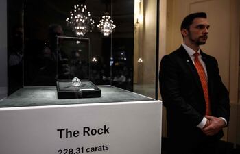 "The Rock", el diamante blanco más grande jamás subastado fue vendido hoy por un precio final de 21,68 millones de francos suizos.