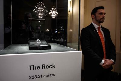 "The Rock", el diamante blanco más grande jamás subastado fue vendido hoy por un precio final de 21,68 millones de francos suizos.