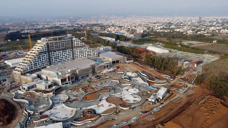 Vista aére de la construcción de la City of dreams, en la costa chipriota de Limassol. 
