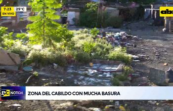 Zona del Cabildo con mucha basura
