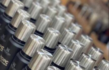 Wiens pagó G. 28 millones por los termos y guampas personalizados con nombres y el logo del MOPC.