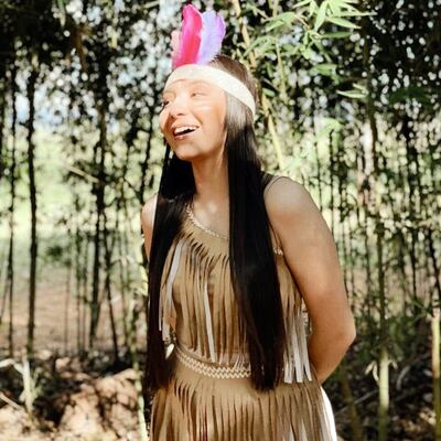 Jazmín del Paraguay sigue creciendo en su carrera musical, y con el lanzamiento de “Y voy cantando”, se prepara para hacer conocer como adelanto algunas canciones de lo que será su nuevo disco.