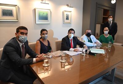 Conferencia de prensa realizada por el abogado de la universidad María Serrana, Guillermo Duarte Cacavelos, y estudiantes de la sede central y Ciudad del Este.