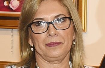 Hermelinda Alvarenga, senadora (PLRA, llanista), vicerrectora de la Universidad de Nihon Gakko.