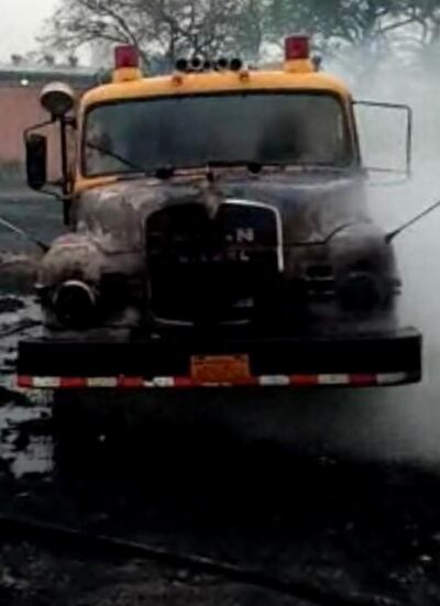 El carro de bomberos de   Ypacaraí fue alcanzado por las llamas.
