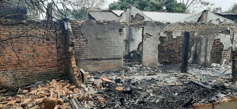 Necesitan todo tipo de ayuda para poder volver a construir para su vivienda.