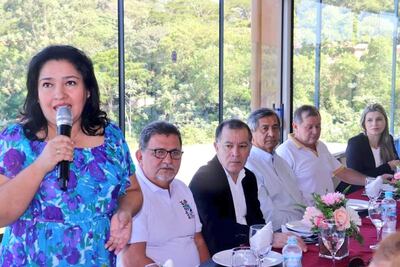 La ministra Sofía Montiel, durante uno de los encuentros con operadores turísticos del Alto Paraná.