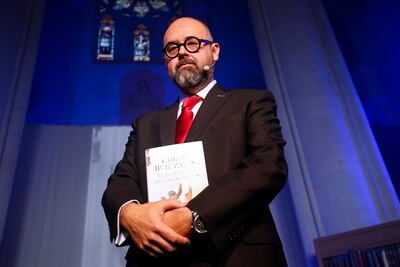En esta foto de archivo tomada el 17 de noviembre de 2016, el novelista español Carlos Ruiz Zafón posa durante la presentación de su libro "El laberinto de los espiritus".