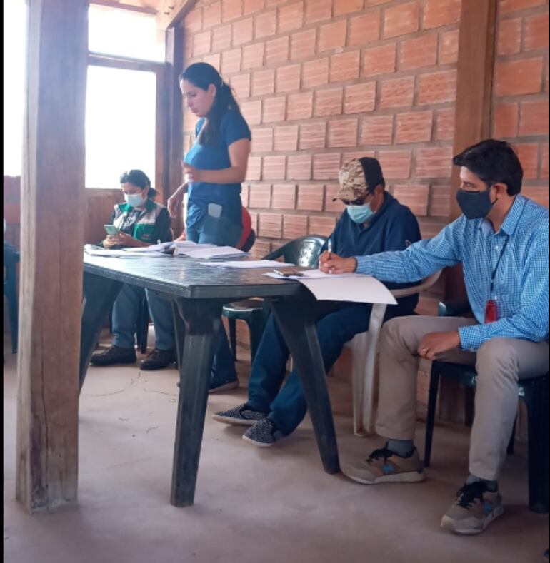 Reunión de representantes del pueblo indígena Weenhayek, Tapete y guaraní del vecino país, Bolivia.