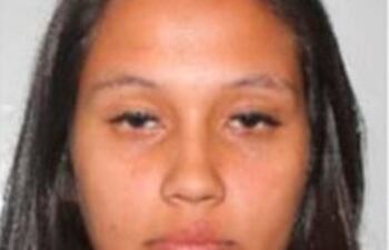 una joven recibió un disparo de arma de fuego en la parte posterior de la cabeza, la madrigada dehoy en el barrio Sagrada Familia. Falleció en el hospital horas después.